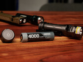 配备 18650 电池和磁吸尾盖的 Loop Gear SK06
