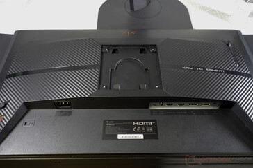 两个显示端口、两个 HDMI、3.5 毫米耳机插孔