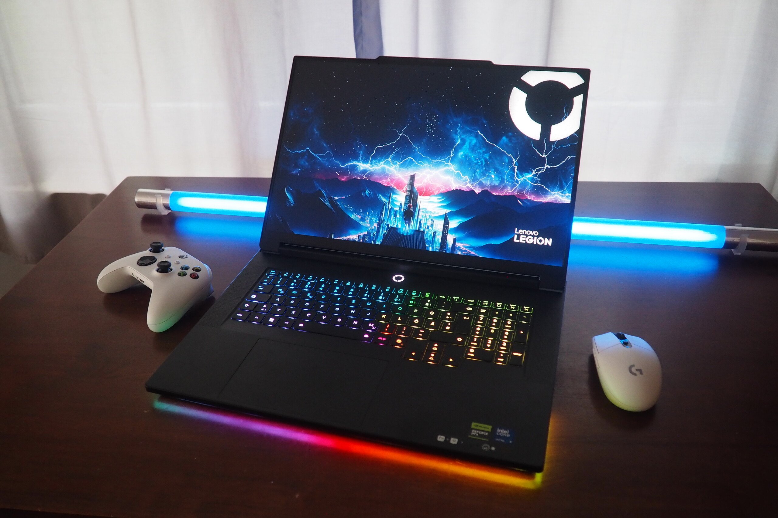 配备 RTX 5090 的联想Legion 9 18 评测