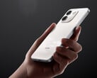 Note 17 Pro Max 同样支持 100W 快充。图为:一张展示手机背面的宣传图。
