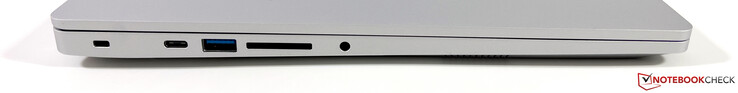 左侧。Kensington锁，USB-C 3.2 Gen.2（10 Gbps，DisplayPort-ALT模式1.4，Power Delivery），USB-A 3.2 Gen.1（5 Gbps），读卡器，3.5毫米立体声插孔