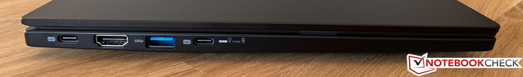 左：USB-C 3.2 Gen 2（10 GBit/s、DisplayPort ALT 模式 1.4a、Power Delivery）、HDMI 2.0、USB-A 3.2 Gen 1（5 GBit/s）、USB-C 3.2 Gen 2（10 GBit/s、DisplayPort ALT 模式 1.4a）