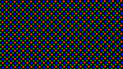 OLED 显示屏使用 RG/BG 子像素矩阵，每个矩阵由一个红色、一个蓝色和一个绿色 LED 组成。