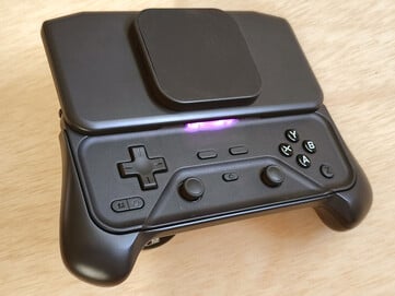 Abxylute M6 磁吸手机控制器(工程原型)。