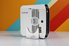 配备 AMD Ryzen AI Max+ 395 和 128GB DDR5 内存的 Bosgame M5