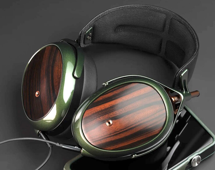 Meze Audio Strada 采用马卡萨黑檀木手工打造。(图片来源:Meze Audio)