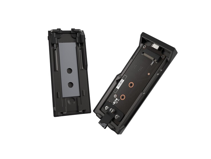 华硕 ROG Strix Aiolos 显示内部散热垫和 M.2 接口