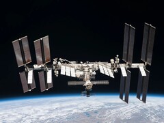 轨道上的国际空间站（图片来源：美国国家航空航天局；已裁剪）