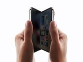 Apple iPhone Duo 显然还是没能彻底解决“折痕问题”。