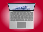 13英寸的Surface Laptop重量约为1.2千克。