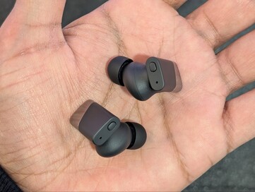 耳塞顶部的物理按钮。