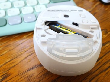 香水瓶有一个朝后的通风口。(图片来源:Notebookcheck)