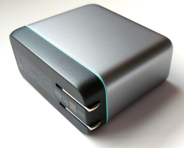 左侧、底部和后部视图。