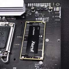 微星将 CAMM2 内存与标准 DDR5 DIMM 进行对比测试（图片来源：MSI）