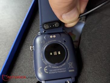 传感器、IP68 防护等级和磁性充电线缆