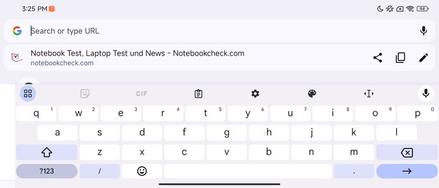 外侧显示屏上的键盘，横向模式（Google Gboard）