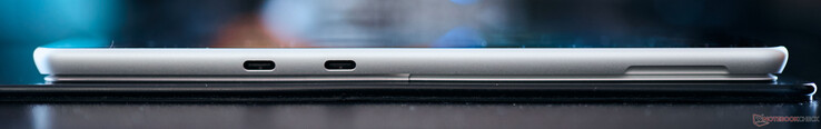 左：2 个 USB-C 4.0（40 Gbit/s、DisplayPort ALT 模式、电力传输）