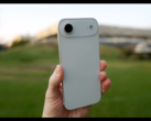 另一款据称的下一代 iPhone。(图片来源：AppleTrack via YouTube）
