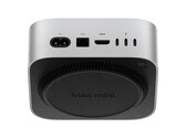 Greg Joswiak 和 John Ternus 谈论了 M4 Mac Mini 的底部电源按钮(图片来源:Apple)