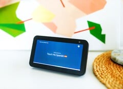 图中的 Amazon Echo Show 即将面临来自 Apple 的竞争。