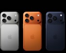 三款Apple iPhone 17 Pro,银色、橙色和深蓝色外观(图片来源:Apple)
