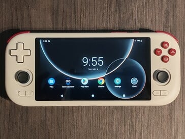 虽然方向键不是同类产品中最好的,但常用的控制功能一应俱全(图片来源:Notebookcheck)