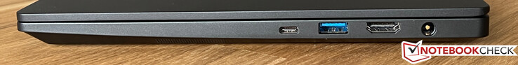 右侧带 Thunderbolt 4（40 GBit/s、DisplayPort ALT 模式 1.4、Power Delivery）的 USB-C 4.0、USB 3.2 Gen 1（5 GBit/s）、HDMI 2.0b、电源