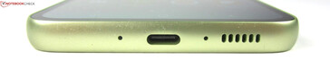 底部：麦克风、USB-C 2.0、扬声器