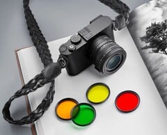 得益于其黑白传感器,徕卡 Q3 Monochrom 甚至可以配合彩色滤光片使用。