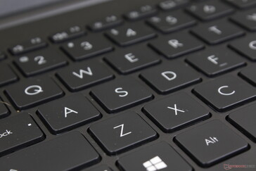 华硕多年来一直没有对其VivoBook系列的键盘进行改进。键程较浅，为1.4毫米