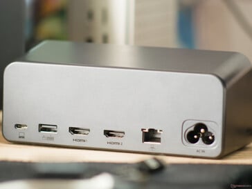 MOKiN 13合1 USB-C 扩展坞后部端口空置
