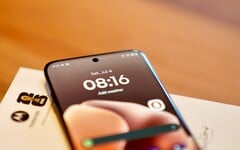 摩托罗拉 Edge 70 Pro 的屏幕非常清晰、亮度很高。