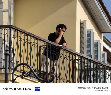 Vivo X300 Pro 400 毫米，不带远摄变焦功能。