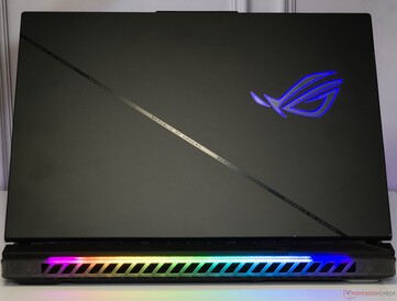 华硕 ROG Strix Scar 16 (2024)