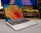 定制的 "iPadBook"，将 M4 iPad Pro 连接到 MacBook Air 底座上，通过 Sidecar 运行 macOS。 （图片来源：舒灿 ShuCanTech via YouTube）