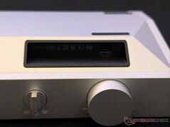 USB-C接口的位置设计得不太合理。