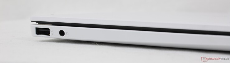 左:USB-A(5 Gbps),3.5 毫米耳机