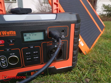 ESP-100以22瓦的功率直接为电站充电