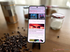 小米 14 是全球首批采用 HyperOS 2.0 的智能手机之一。(图片来源:Notebookcheck)