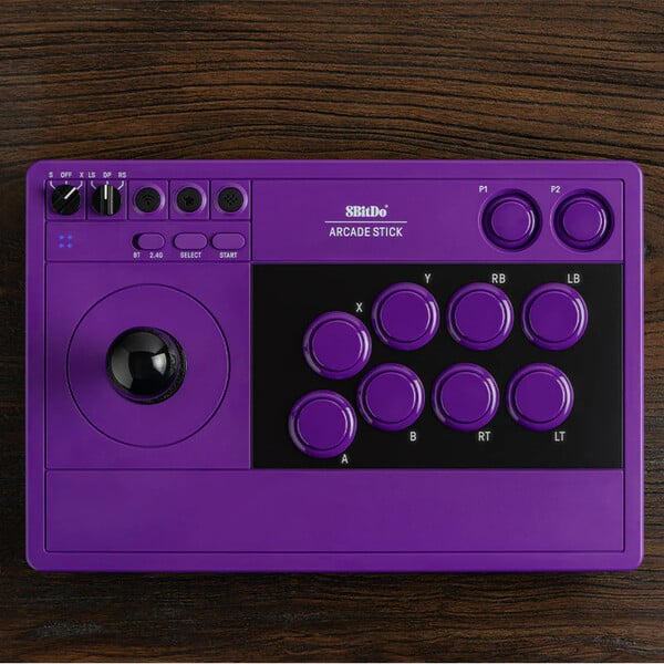 紫色款 8BitDo 街机手柄现已在亚马逊和 8BitDo 官网上架销售。