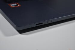 宏碁 TravelMate P4：microSD 读卡器