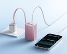 粉色版 Anker Nano Power Bank（如图）现已在英国上市。(图片来源：Anker）