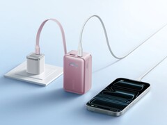 粉色版 Anker Nano Power Bank(如图)现已在英国上市。(图片来源:Anker)