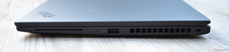 右边：智能卡阅读器，USB-A 3.2 Gen 1，Kensington锁