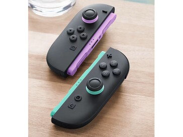 新款 Joy-Cons 的导轨和操纵杆采用浅紫色和浅绿色装饰。(图片来源：任天堂）