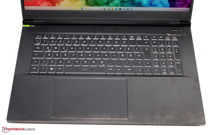 Schenker Key 17 Pro的键盘