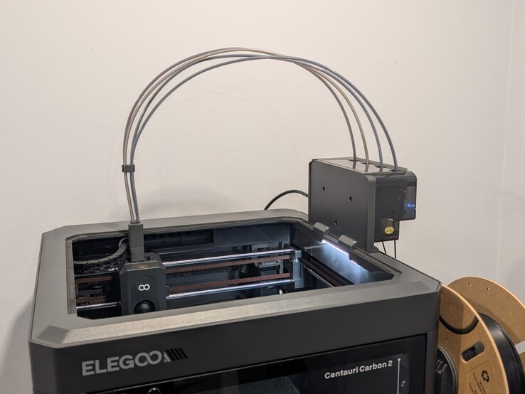 连接帆布系统和加热装置的四根聚四氟乙烯管。