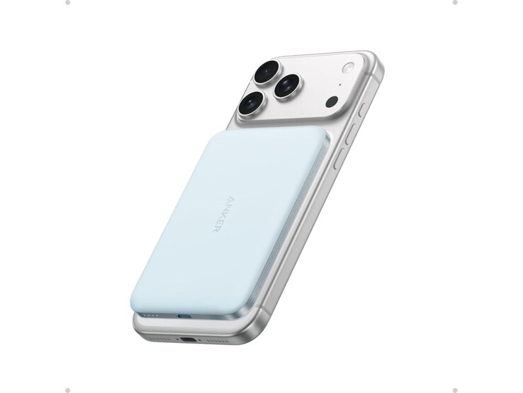 蓝色的 Anker Nano 电源（5K、MagGo、超薄型