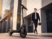 AI 生成的城市景观中的 Ninebot Max G3 Pro