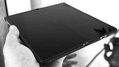 在折痕控制方面,三星的Galaxy Z Fold 8 Duo 表现很可能与OPPO Find N6(如图所示)不相上下。